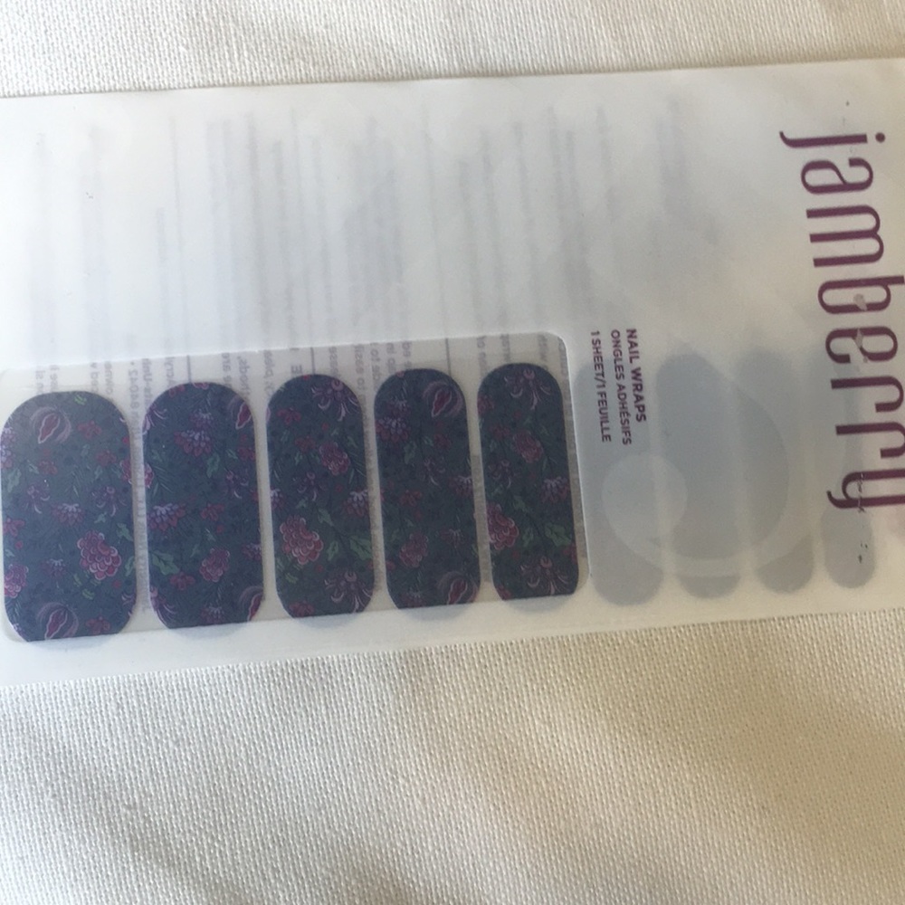 Half sheet of jamberry nail wraps